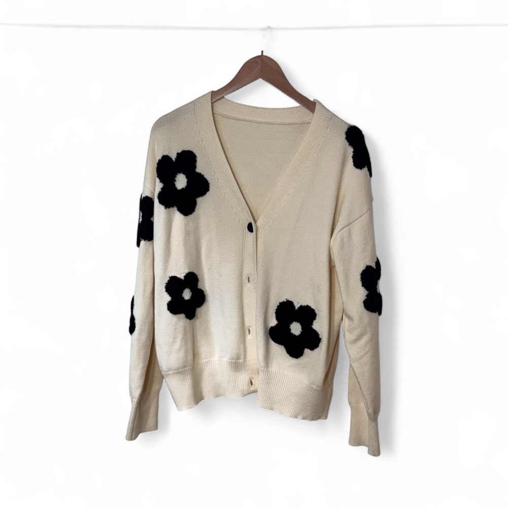 CIDER Floral Cream and Black Women's Sweater Size OXL - Picture 3 of 6